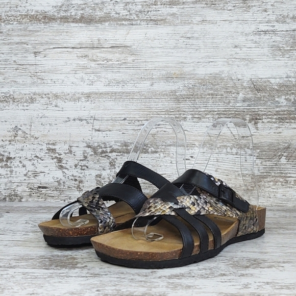 🟨Like New EuroWellness Leather & Metallic Slide Sandal - Picture 3 of 16